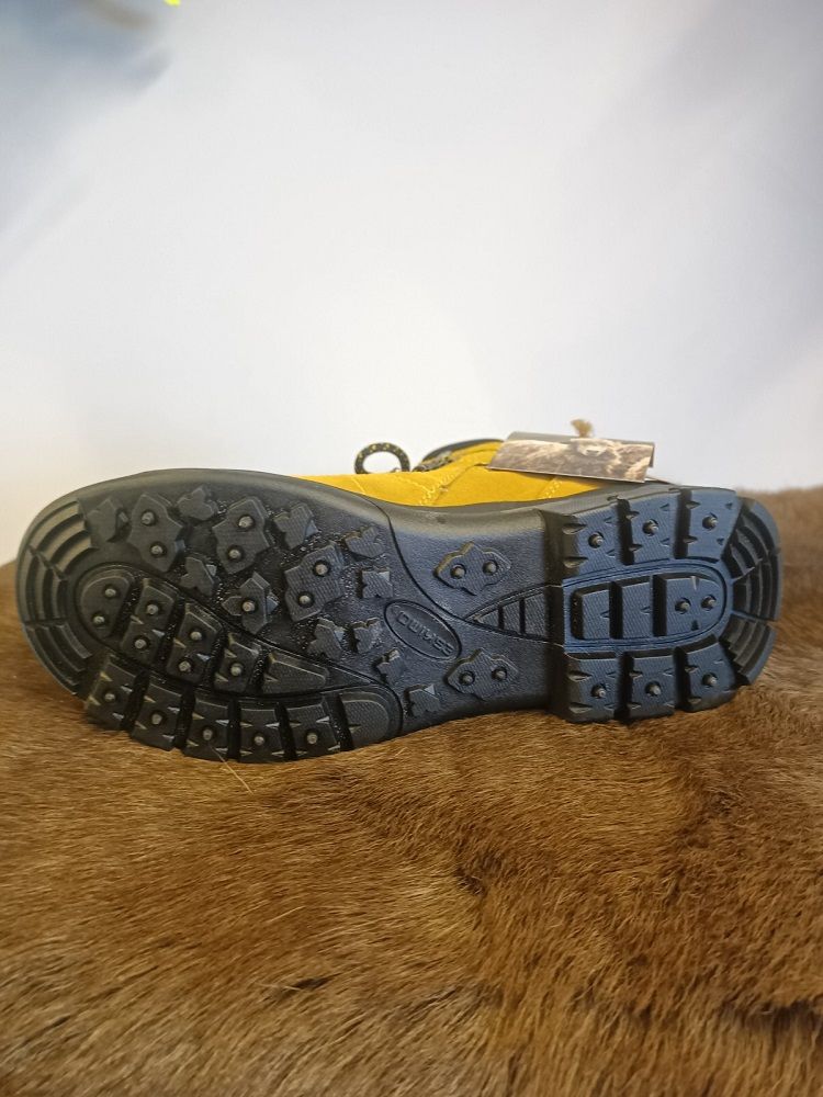 Eskimo Goldy,  damsko med dubbar färg Yellow