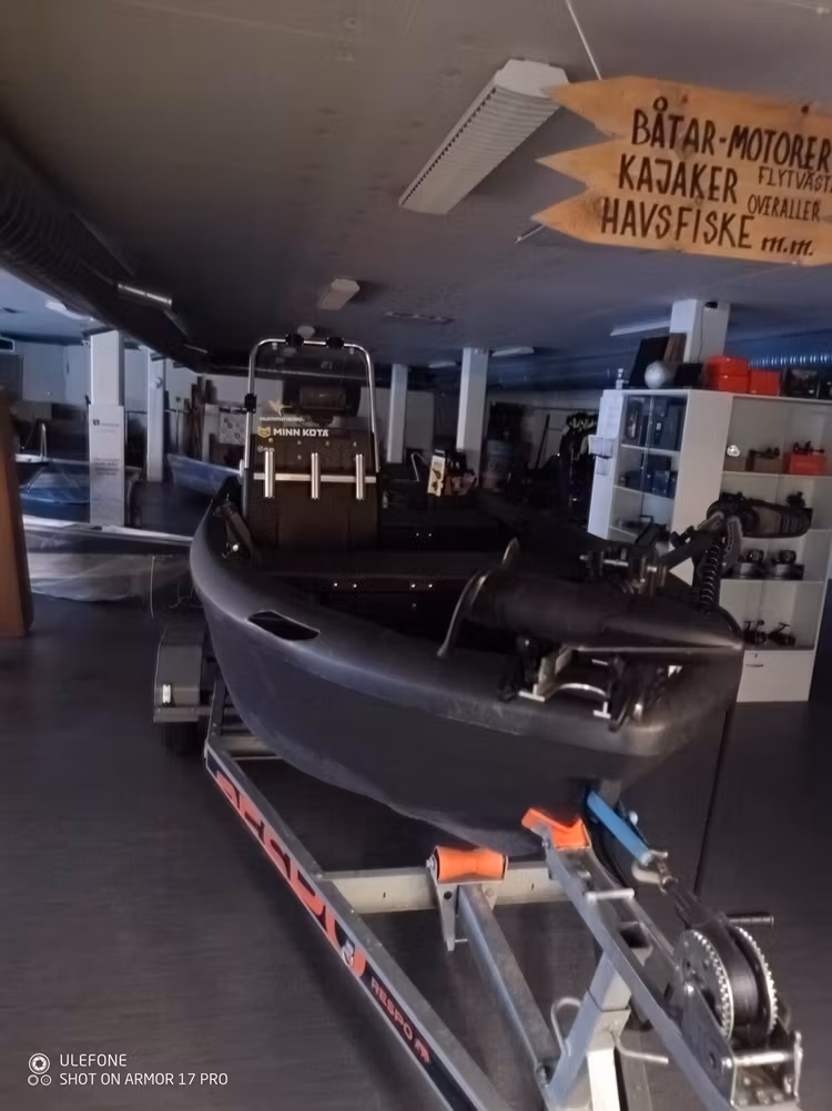 Pioner 14 Active Dark Line, Beg Plastbåt inkl trailer och tillbehör