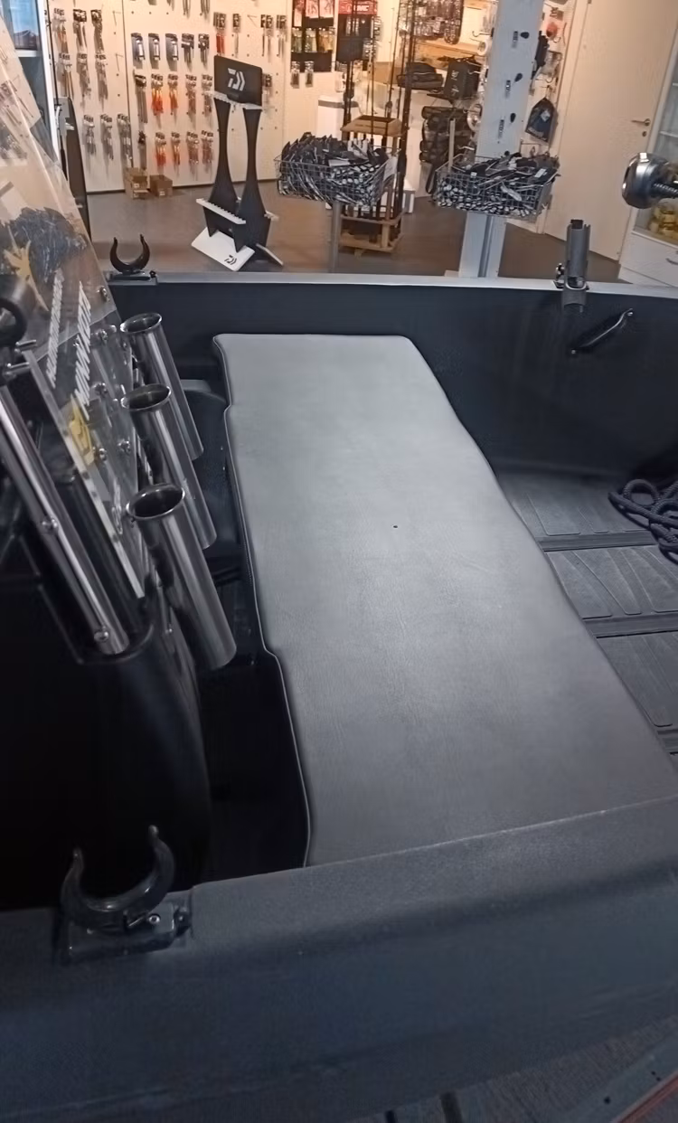 Pioner 14 Active Dark Line, Beg Plastbåt inkl trailer och tillbehör