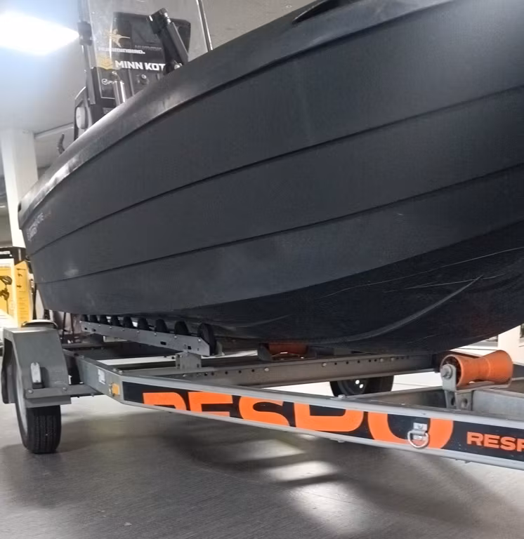 Pioner 14 Active Dark Line, Beg Plastbåt inkl trailer och tillbehör