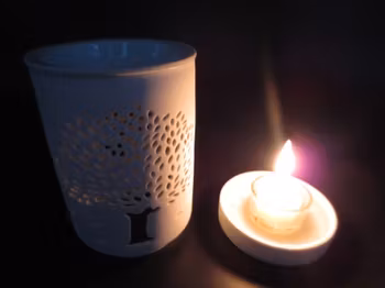 Vit Aromalampa med Träd