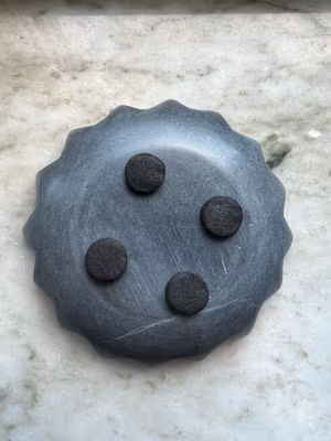 Lotus ljus- och rökelsehållare täljsten