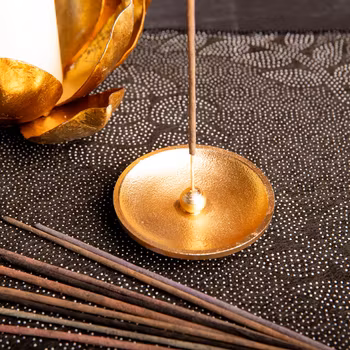 Guldig rund rökelsehållare, Metall