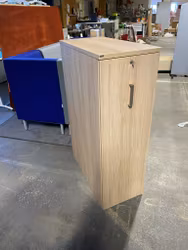 Skåp med utdragbar hylla med 3 rum B80 cm, höger