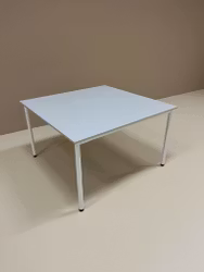 Bord 12:38 120x120  vitt stativ