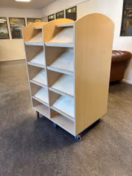 Mobil bibliotekshylla Dubbelsidig, öppen hylla. 20 hyllplan