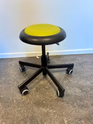 Åkstol Palett h. 42-55 cm svart metallkryss