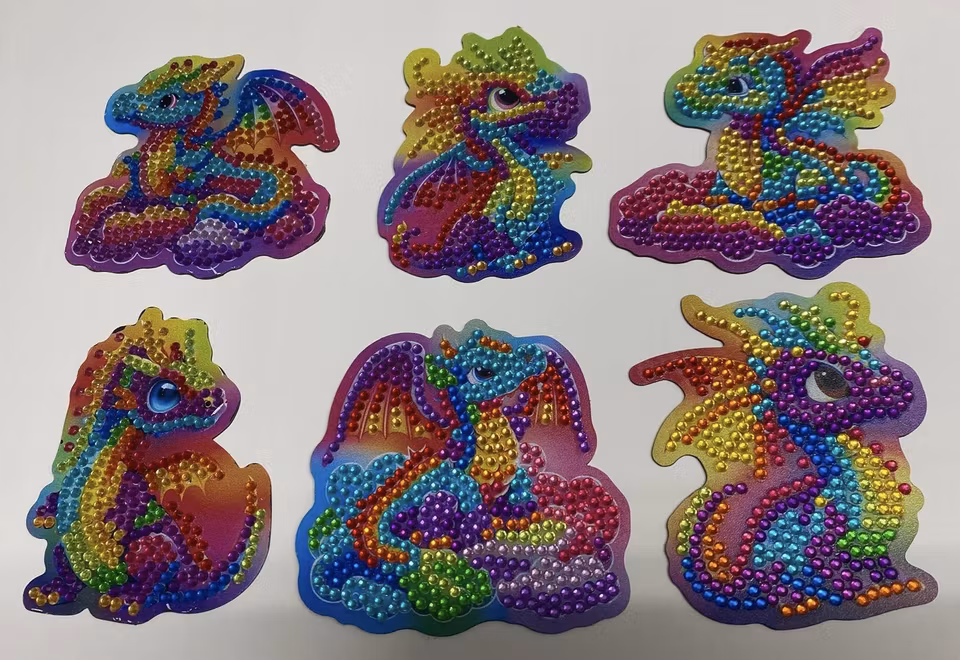 Kylskåpsmagneter, diy, diamond painting, färgglada drakar