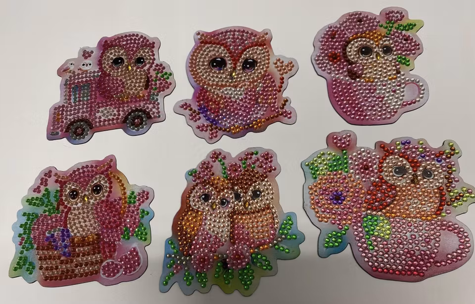 Kylskåpsmagneter, diy, diamond painting, rosa ugglor