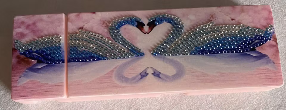 Diamond painting, pennskrin, diy, svanar