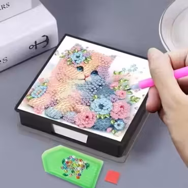 Notepad box med papper - Katt bland blommor