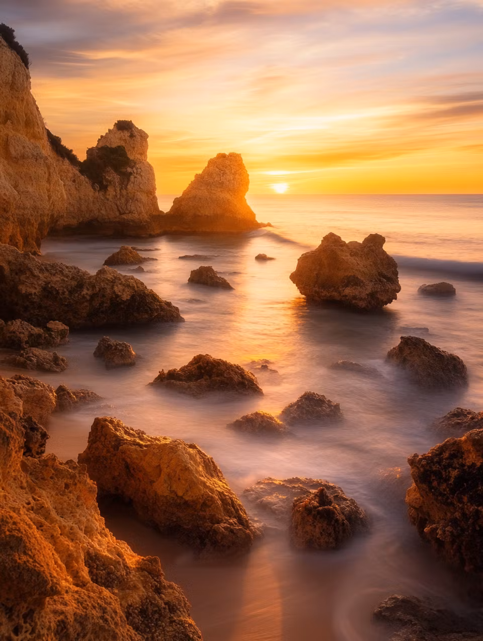Korsstygn - Gyllene stillhet vid strandens kant (Beställningsvara)