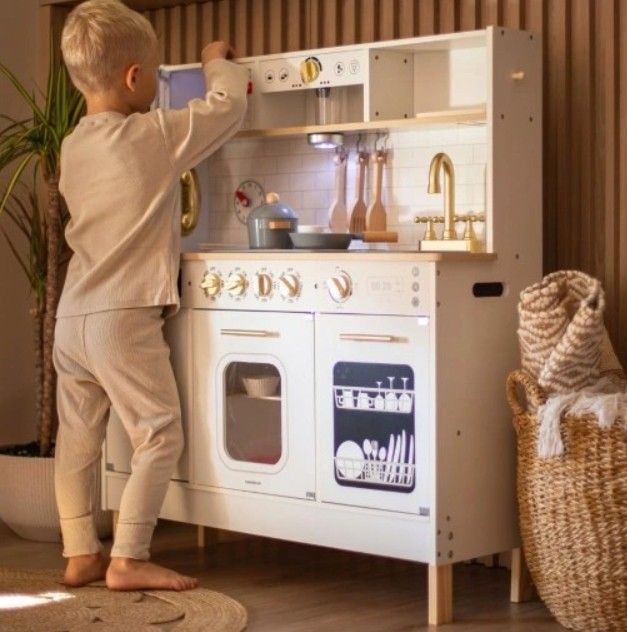 Montessori Stort interaktivt trekjøkken med LED-belysning, 2 etasjer