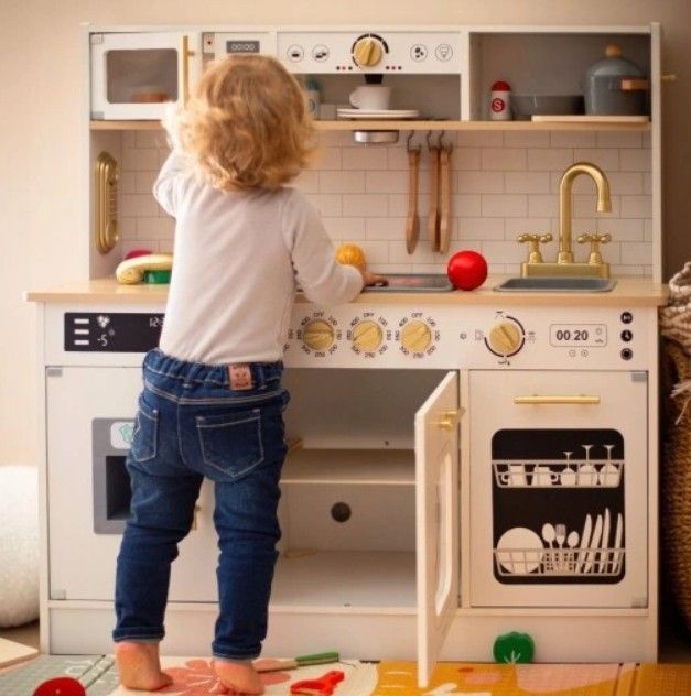 Montessori Stort interaktivt trekjøkken med LED-belysning, 2 etasjer