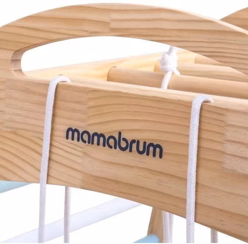 Montessori Lekeplass i tre med huske, gymnastikkringer og klatrenett