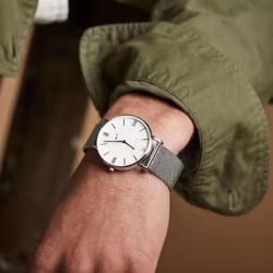 Gustaf | Klocka Mesh | Stål