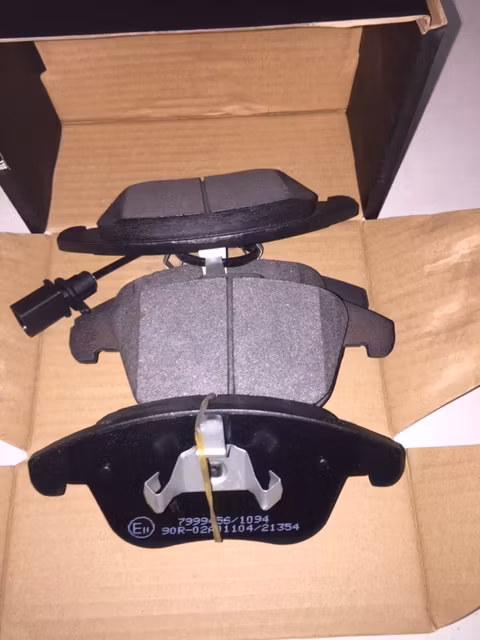 BROMSBELÄGG FRAM AUDI   07-