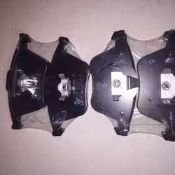 BROMSBELÄGG FRAM V40.V50 17" 04-