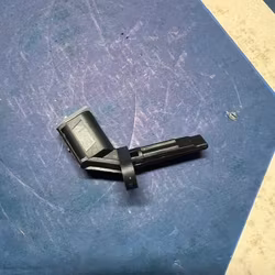 ABS-GIVARE VÄNSTER BAK / HÖGER FRAM