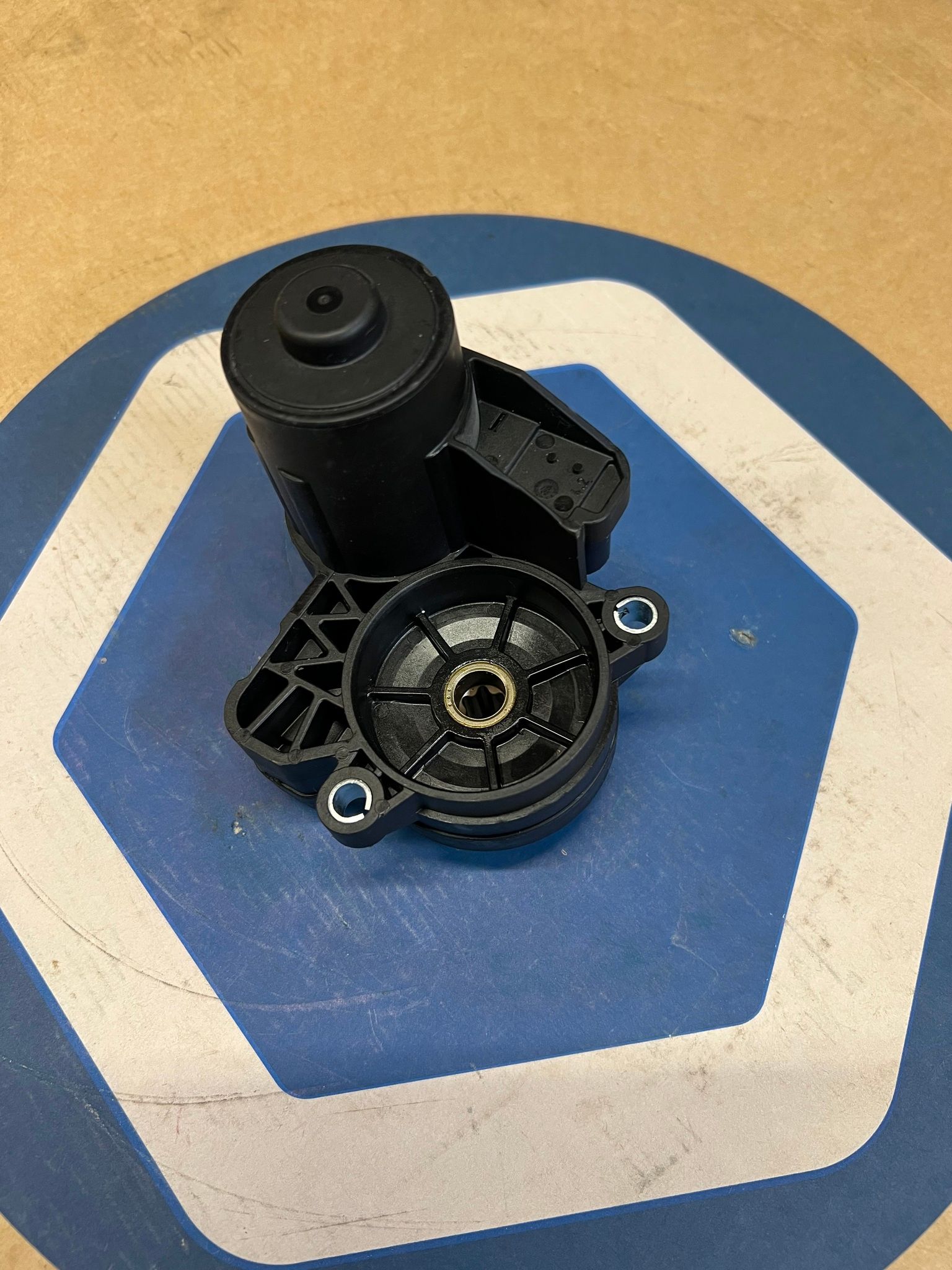 MOTOR BROMSOK VAG VÄNSTER ORGNR. 3Q0998281 , 8V0998281