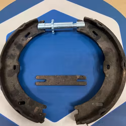 JUSTERSKRUV HANDBROMSBACKAR VOLVO