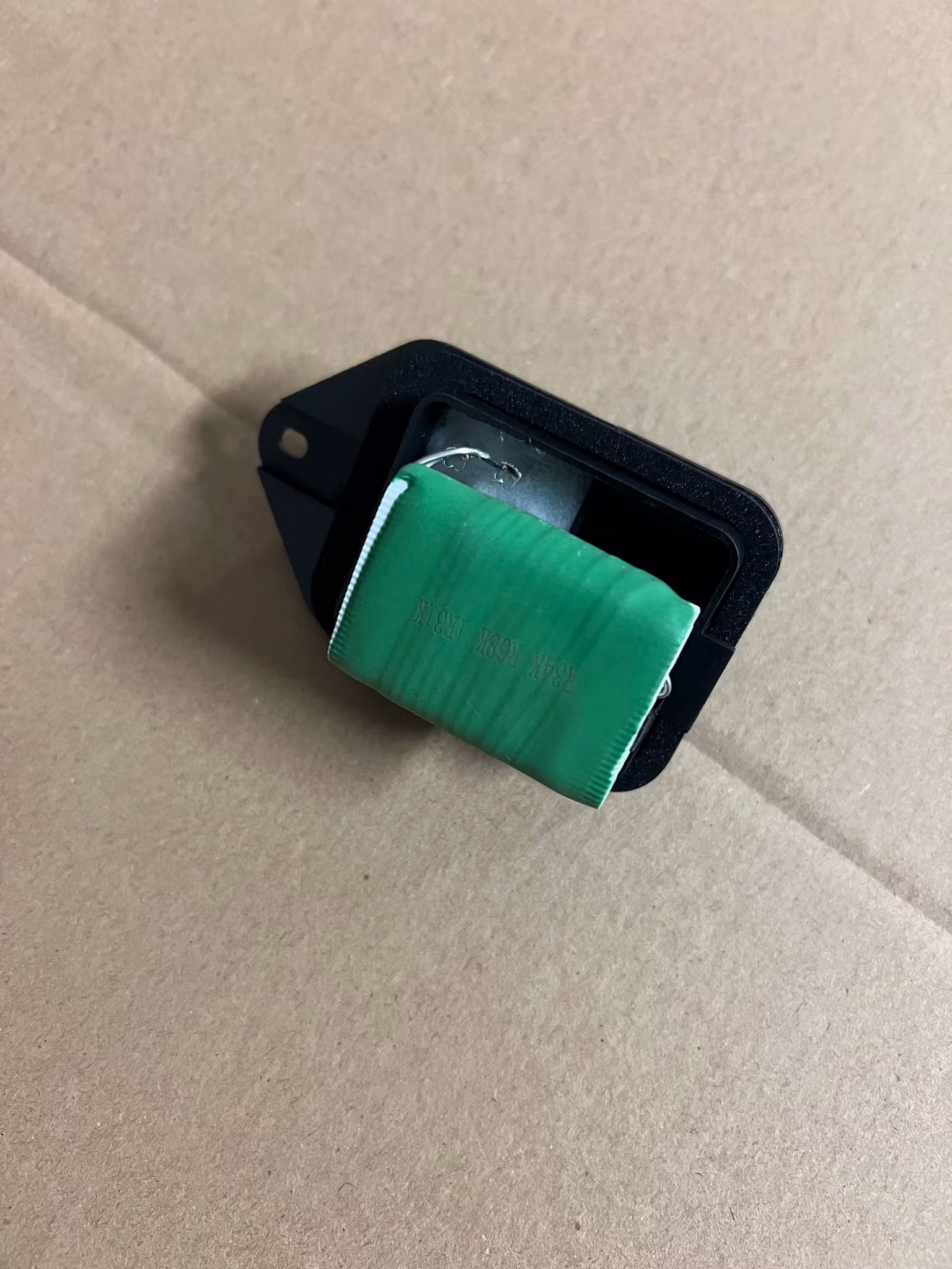 FLÄKTMOTSTÅND VOLVO 	6802319 , 9137937 EJ ECC