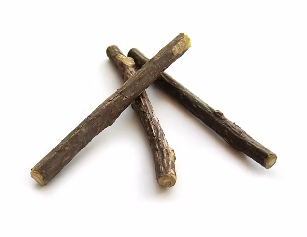 3 stycken tuggpinnar till katt som ligger ovanpå varandra.