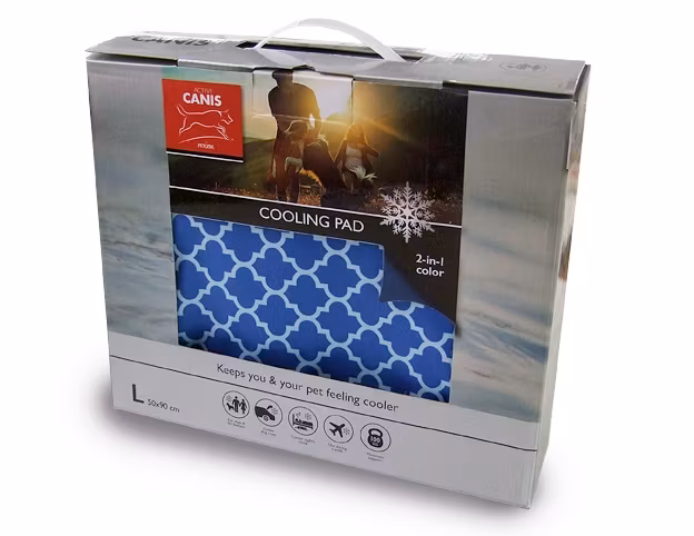 En blå kylmatta för hund och katt som fortfarande ligger kvar i sin förpackning.