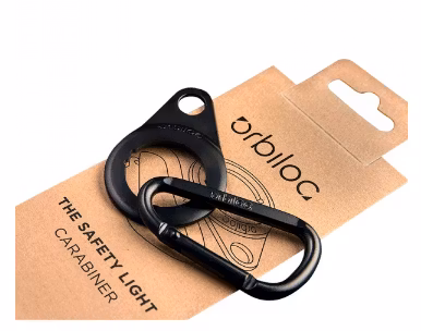 En Orbiloc Carabiner tillsammans med dess förpackning.