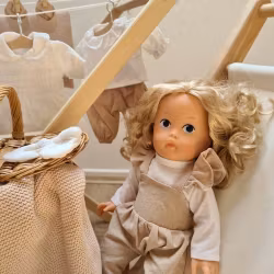 Docka Lien med byxdress