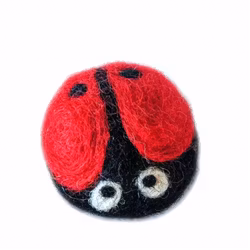 Kattleksak Gina Nyckelpiga - 100 % ull