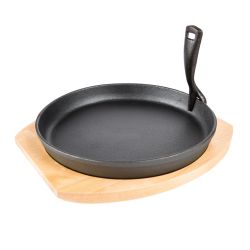 The Bastard Sizzlerpanna med träunderlägg