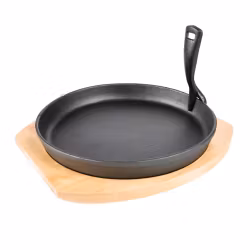 The Bastard Sizzlerpanna med träunderlägg