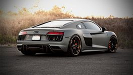 Audi R8 5.2FSI V10 570hk