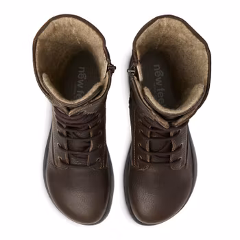 New Feet 172-21. Varmfodrade och vattentäta stövlar med snörning dragkedja. Mörkbrun. Bred läst.