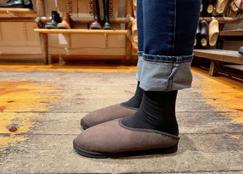 Kampanj - Fårskinnstofflor Slip-in Coffee. Vegetabilgarvat, 100% kromfritt skinn.