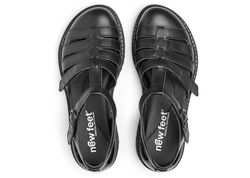 New Feet Svarta Sandaler med urtagbar komfortsula och ställbara remmar.