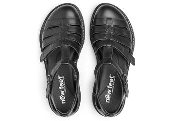 New Feet Svarta Sandaler med urtagbar komfortsula och ställbara remmar.