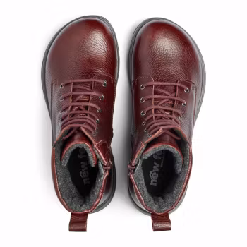 New Feet 252-26. Varmfodrade och vattentäta snörkängor med dragkedja. Dark Wine. Bred läst.