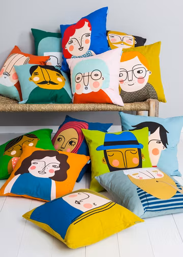 Renate cushion