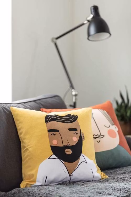 Jonas cushion