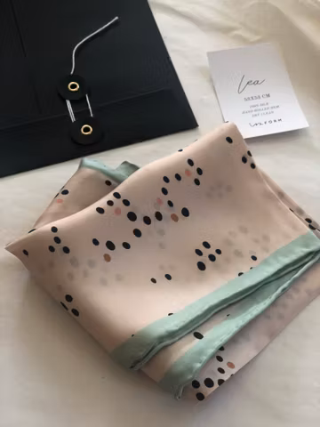 Lea scarf