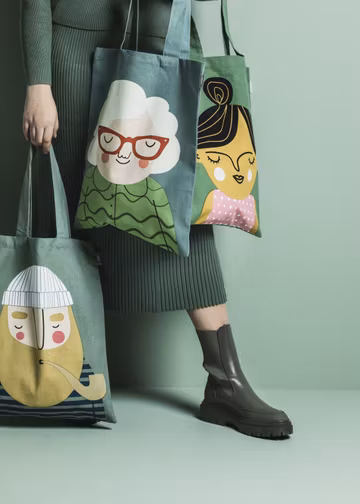 Esmeralda tote bag
