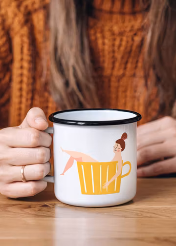 En kopp kaffe emaljmugg