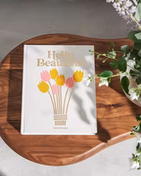 Lyxigt Fotoalbum "hello beautiful" i Vitt Tyg – Med Tulpaner & Guldfolie