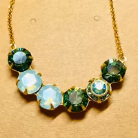 Halsband ljusgrön opal