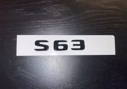 Mercedes-Benz AMG S63 emblem i svart