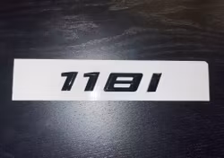 BMW 118i emblem i svart