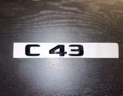 Mercedes-Benz AMG C43 emblem i svart