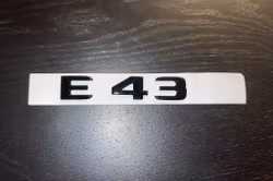 Mercedes-Benz AMG E43 emblem i svart